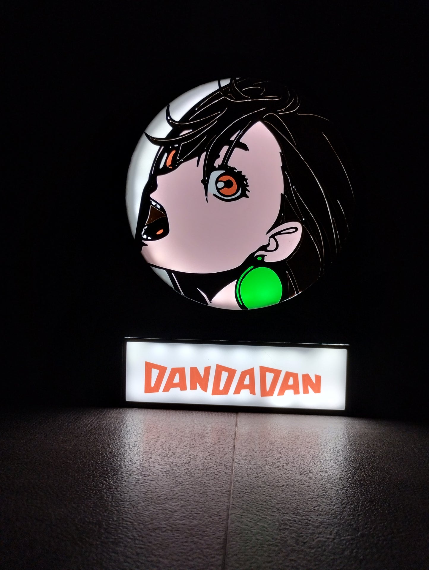 Lampada DandaDan -Momo Ayase